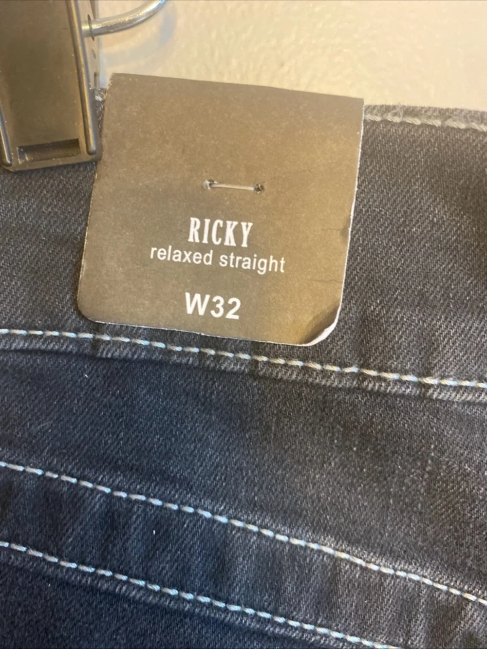 True Religion “RICKY” Relaxed‎ Straight Jeans Men’s Sz 32 Blk/pink MSRP $159 NWT
